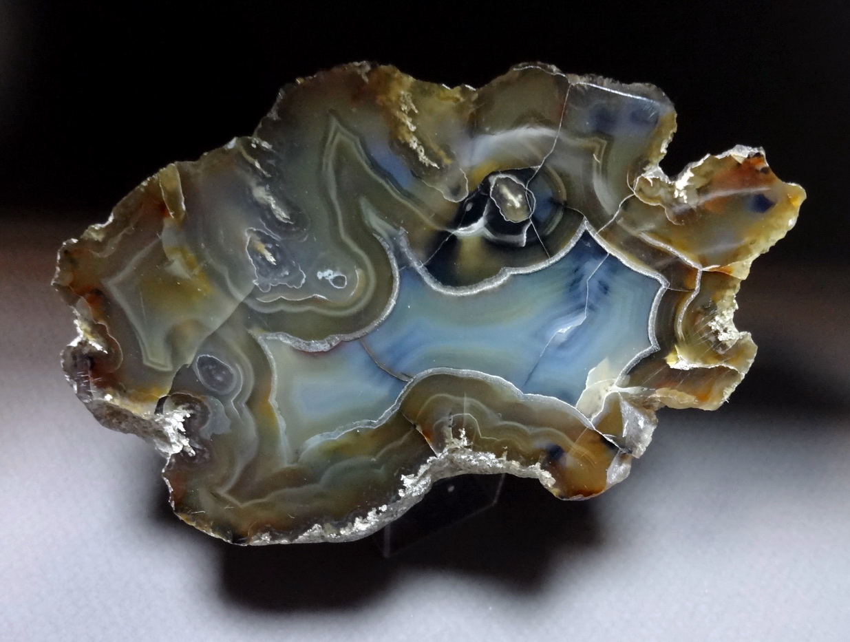 And Scorpios and Pisces, if they get agate, you can count on conflict-free and mutual understanding in the family